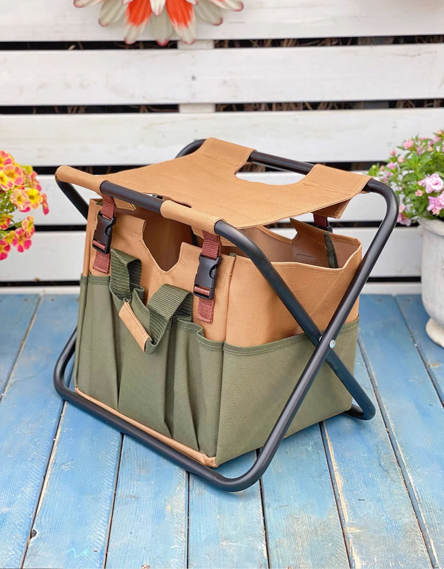 Foldable chair-backpack