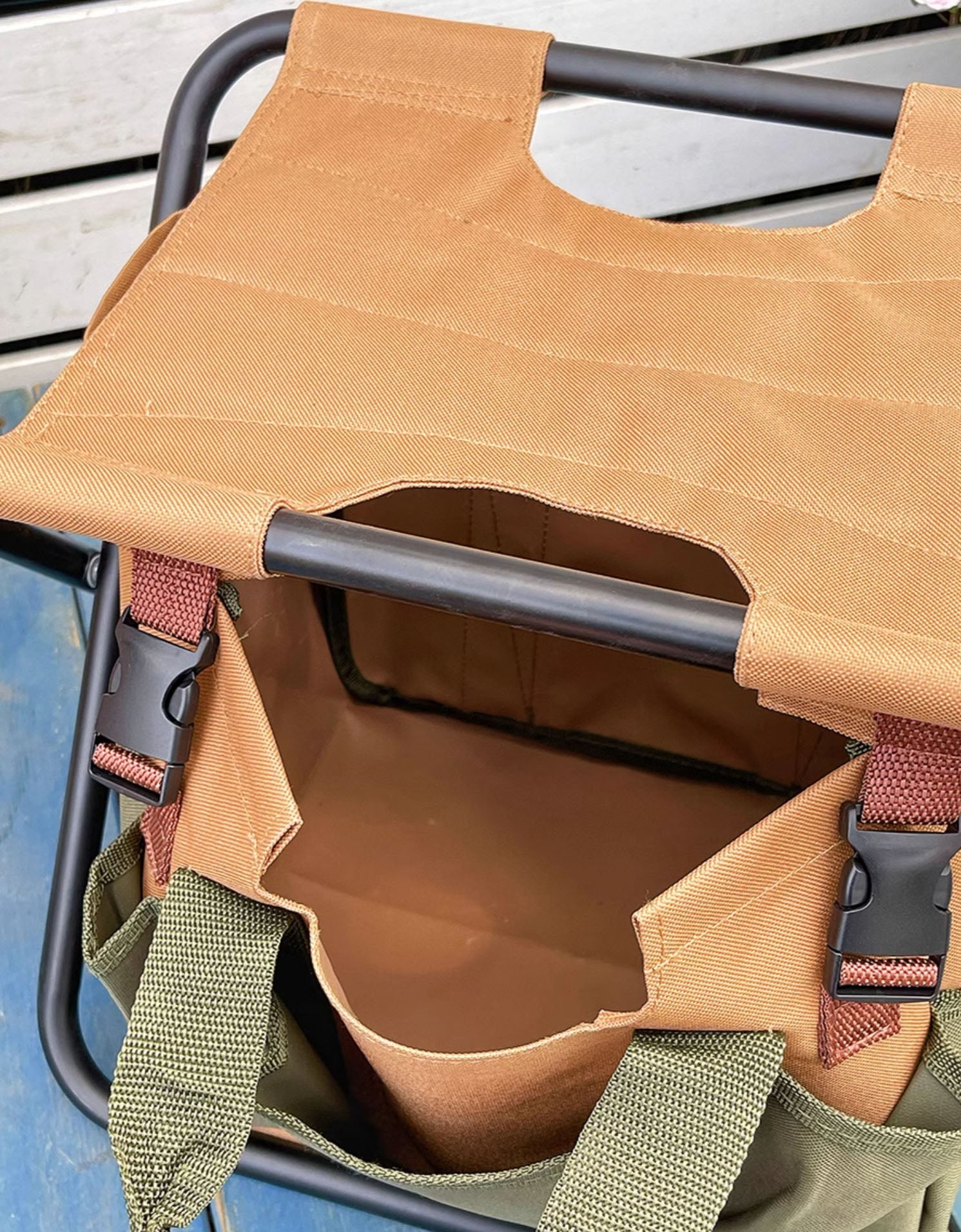 Foldable chair-backpack
