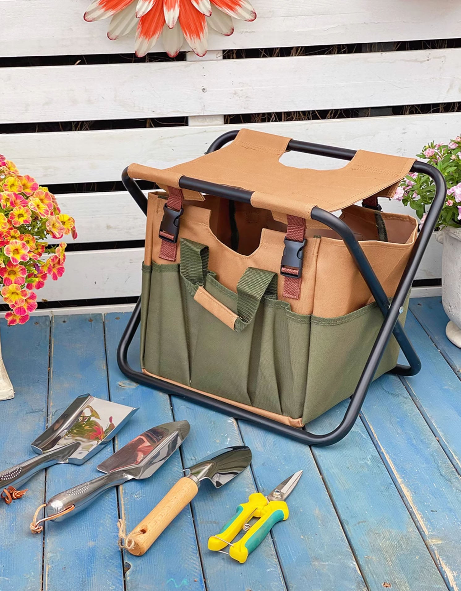 Foldable chair-backpack