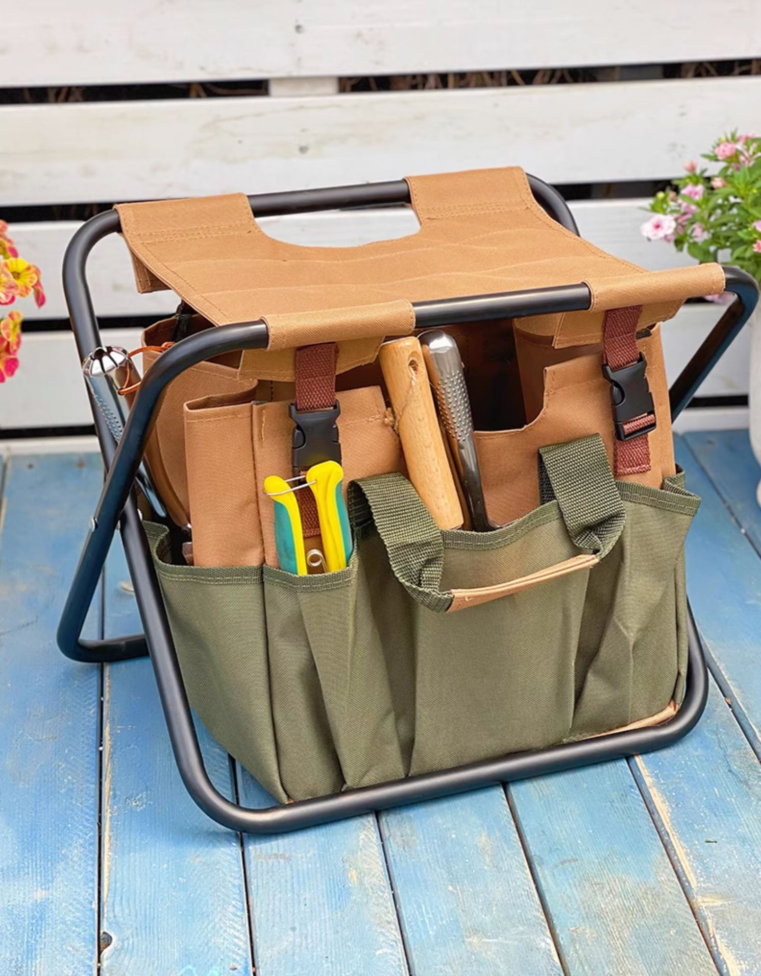 Foldable chair-backpack