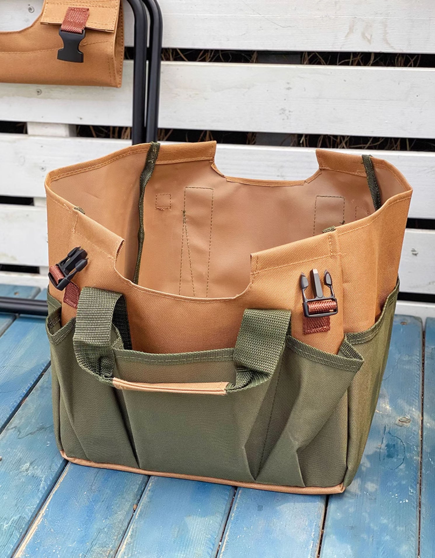 Foldable chair-backpack