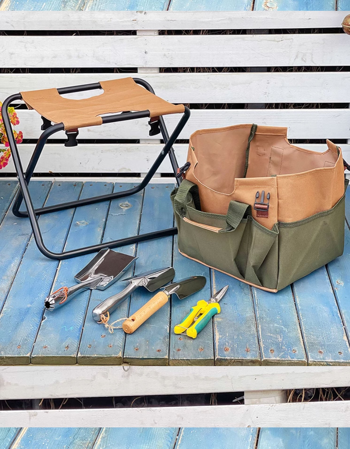 Foldable chair-backpack