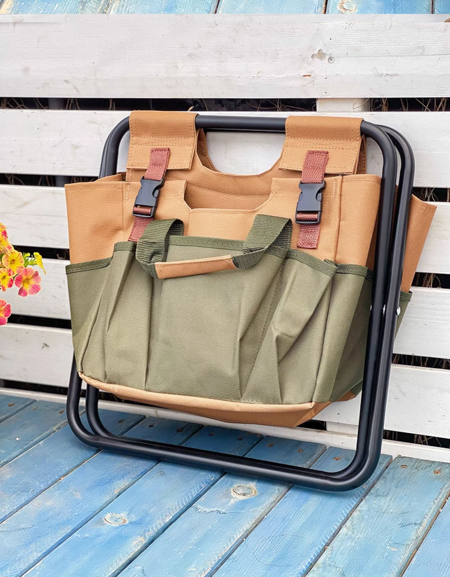 Foldable chair-backpack